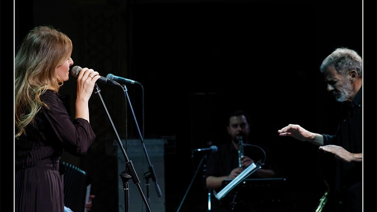 Ο Σταύρος Ξαρχάκος γράφει για την Ηρώ Σαΐα το ποντιακό τραγούδι «Αροθυμώ και τραγωδώ»