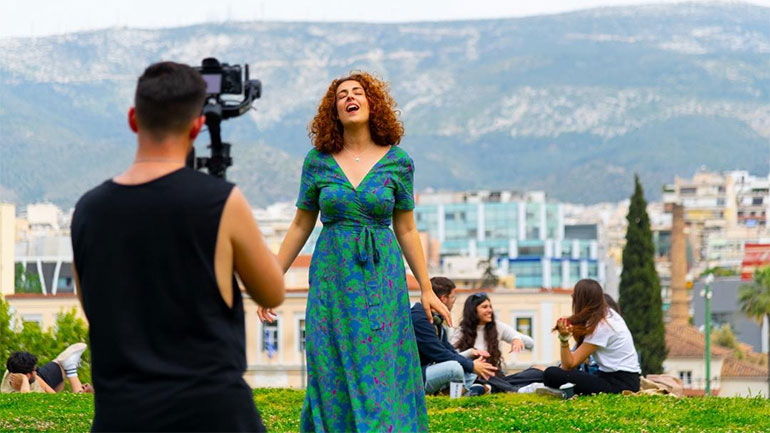 «Όλα θα ανθίσουν ξανά»: Ένα νέο τραγούδι από τη Μαρία Καλούδη