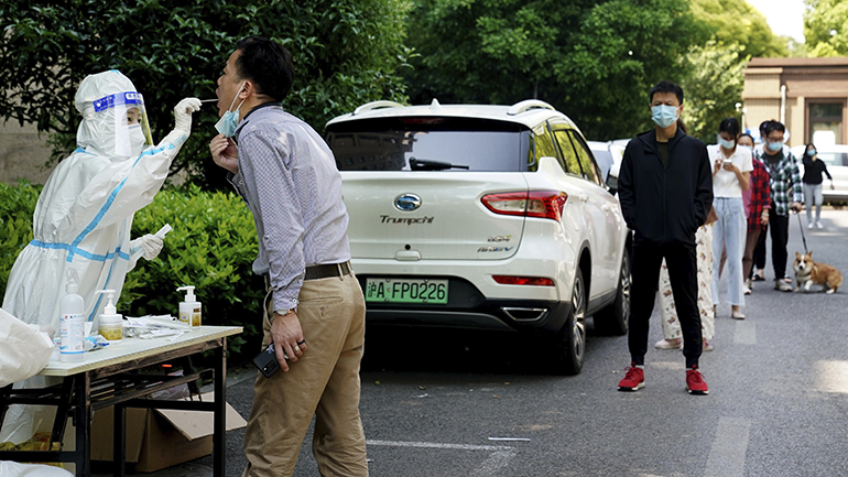 Κίνα: Χαλαρώνουν περιορισμοί για τον Covid-19 σε ταξιδιώτες από τις ΗΠΑ