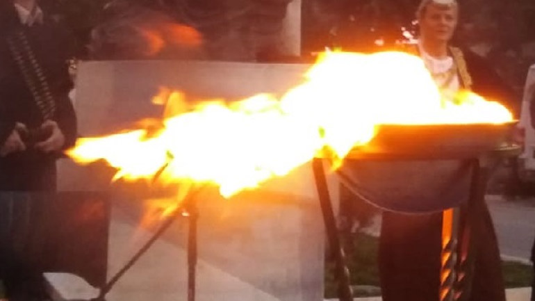 Θεσσαλονίκη: Άναψε η Φλόγα της Μνήμης για τη Γενοκτονία του Ποντιακού Ελληνισμού