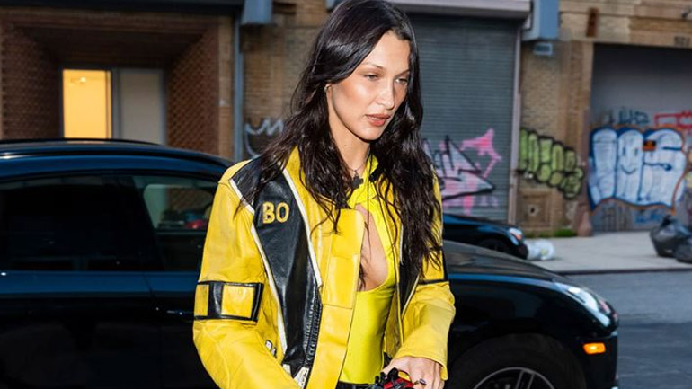 To biker jacket της Bella Hadid είναι το διαχρονικό πανωφόρι που θέλουμε για την γκαρνταρόμπα μας