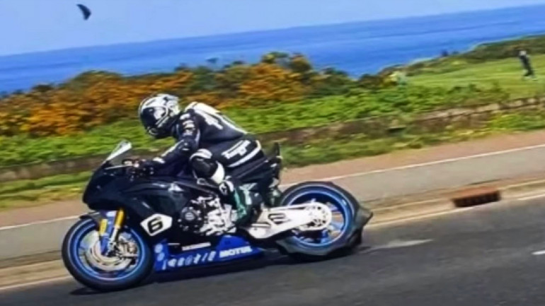 Από θαύμα γλίτωσε μια άσχημη πτώση ο Michael Dunlop.