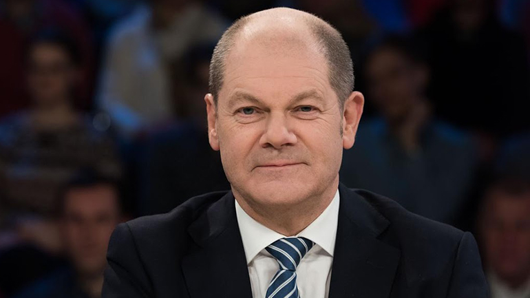 Όλαφ Σολτς: «Θα συνεχίσουμε να εξοπλίζουμε την Ουκρανία, μέχρι να αναθεωρήσει ο Πούτιν»