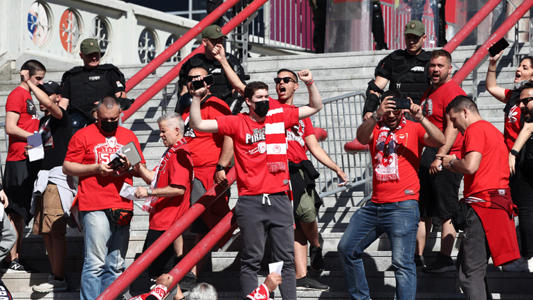 Αποθεώθηκε στο Βελιγράδι η αποστολή του Ολυμπιακού