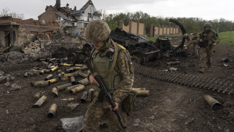 Ουκρανία: Εδαφικά κέρδη κοντά στο Χάρκοβο – Παράταση στρατιωτικού νόμου από τον Ζελένσκι