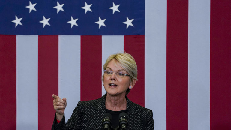 ΗΠΑ: Η υπουργός Ενέργειας δεν αποκλείει δευτερεύουσες κυρώσεις στους αγοραστές πετρελαίου της Ρωσίας