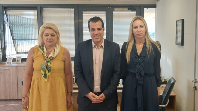 Επίσκεψη Πλεύρη στον ΕΟΠΥΥ – Δεν θα κλείσουν φαρμακεία του ΕΟΠΥΥ