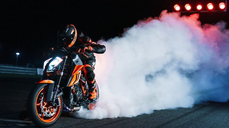 Ετοιμάζει face-lift στο Super Duke η KTM