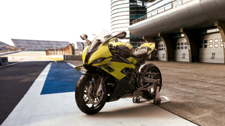 Το ήδη εξωτικό M1000RR απέκτησε και επετειακή έκδοση!