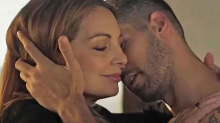 «Η γη της ελιάς»: Η αποκάλυψη του Σπύρου Νικολαΐδη για την ερωτική σκηνή με την Άντζελα Γκερέκου