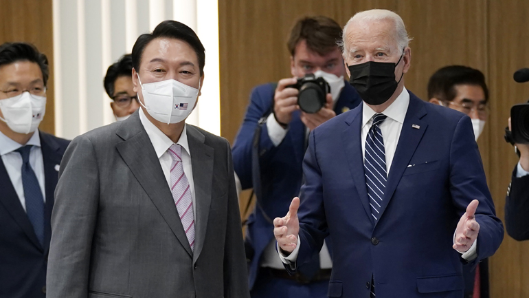 Μπάιντεν: Στη Νότια Κορέα για συνομιλίες με τον Νοτιοκορεάτη πρόεδρο Γιουν
