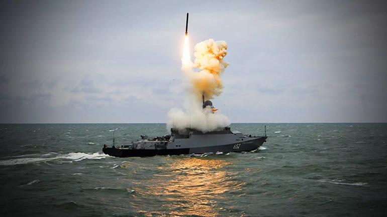 Υπ. Άμυνας Ρωσίας: Πύραυλοι κατέστρεψαν φορτίο με όπλα που έστειλε η Δύση στην Ουκρανία