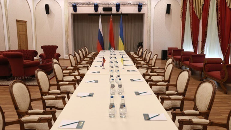 Η Μόσχα δηλώνει έτοιμη να ξαναρχίσει τις ειρηνευτικές συνομιλίες με την Ουκρανία