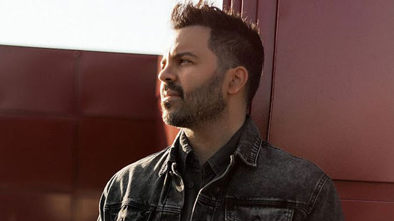 O Νίκος Απέργης έγινε για πρώτη φορά μπαμπάς