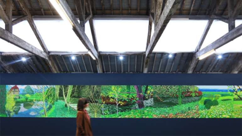 Το μεγαλύτερο έργο του David Hockney, μια τοιχογραφία 96 μέτρων