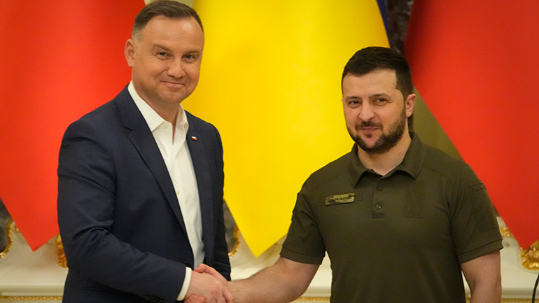 Ο Ζελένσκι υποσχέθηκε αμοιβαία δικαιώματα για τους Πολωνούς που ζουν στην Ουκρανία