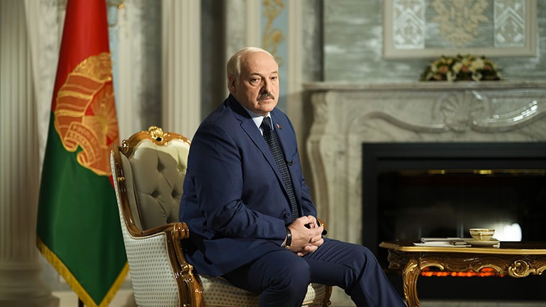 Ο Λουκασένκο κατηγορεί την Πολωνία και το ΝΑΤΟ ότι σχεδιάζουν τη διχοτόμηση της Ουκρανίας