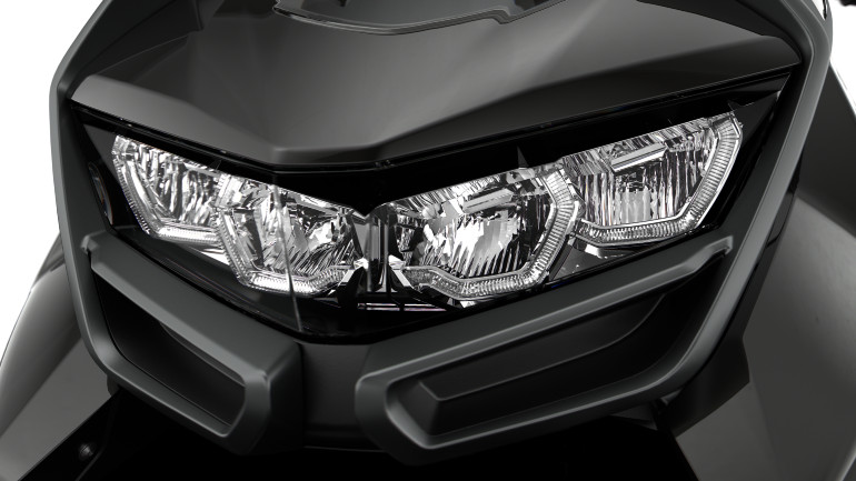 LED φωτιστικά σώματα για καλή ορατότητα και το βράδυ.