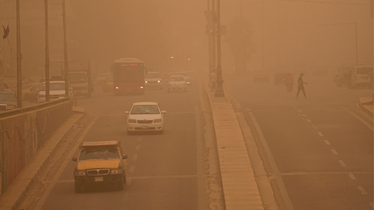 Αμμοθύελλα έπληξε το Ιράκ, το Κουβέιτ και τη Σ. Αραβία – Έκλεισαν αεροδρόμια και δημόσιες υπηρεσίες