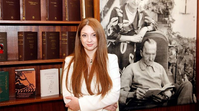 Νίκη Σταύρου: H πνευματική δικαιούχος των έργων του N. Καζαντζάκη απαγγέλλει τις «Αδερφοφάδες» στο Θέατρο Βρετάνια