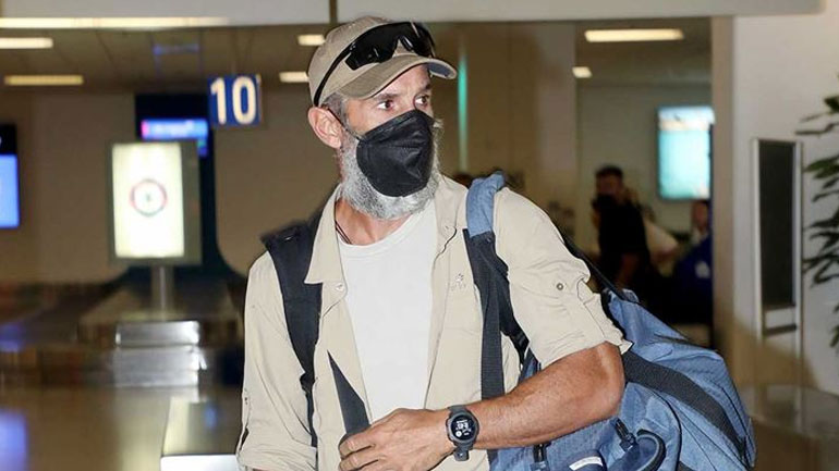 Survivor: Ο Τάκης Καραγκούνιας επέστρεψε στην Ελλάδα! Φωτογραφίες από το αεροδρόμιο
