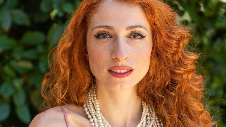 Η Λίνα Ροδοπούλου στο café του Νομισματικού Μουσείου