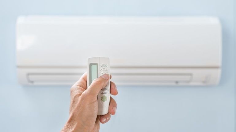 Ισπανία: Η κυβέρνηση ζητά από τους δημόσιους υπαλλήλους να περιορίσουν την χρήση κλιματιστικών στους χώρους εργασίας τους