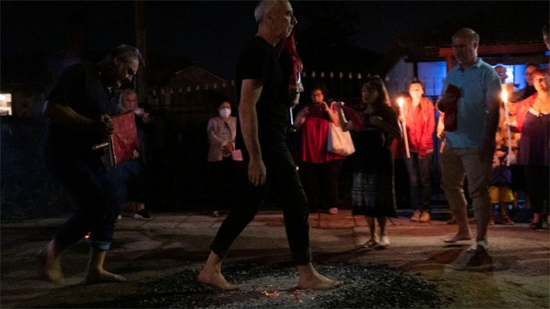 Ένα βράδυ με τους αναστενάρηδες που αναβίωσαν το έθιμο δύο χρόνια μετά