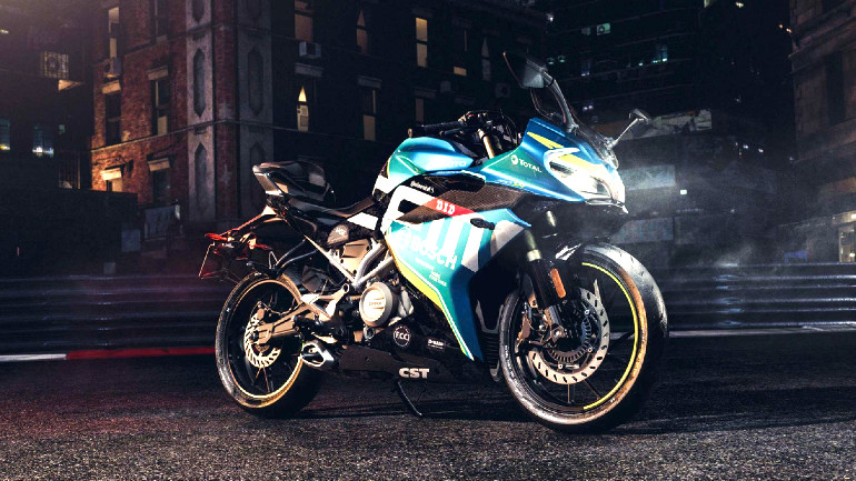 Το μικρό supersport 300SR.