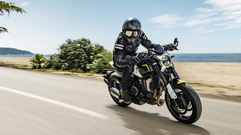 Το νέο 700 CL-X Sport έχει έντονο cafe racer χαρακτήρα.