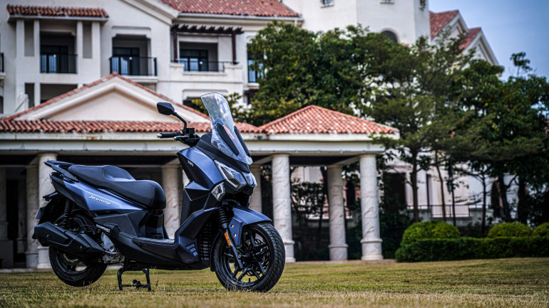 Τον Ιούνιο στην Ελλάδα το SYM Joyride 300 16″