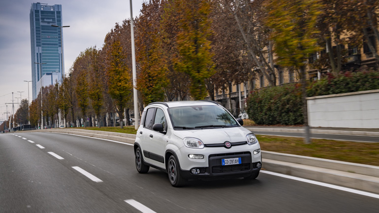 Διαθέσιμο το νέο και αμιγώς υβριδικό Fiat Panda από 12.900 ευρώ