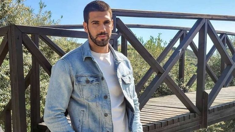 Ο Σπύρος Νικολαΐδης μιλά ανοιχτά για το bullying που βίωσε: «Τα γέλια των συμμαθητών μου με στοιχειώνουν ακόμα» Ο Σπύρος Νικολαΐδης μιλά ανοιχτά για το bullying που βίωσε: «Τα γέλια των συμμαθητών μου με στοιχειώνουν ακόμα»