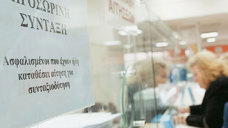 Υποσχέσεις Χατζηδάκη ότι μέσα στο καλοκαίρι εξαντλείται το «στοκ» των εκκρεμών συντάξεων