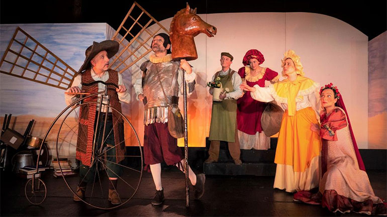 Η παράσταση «Δον Κιχώτης» σε σκηνοθεσία Δημήτρη Αδάμη σε καλοκαιρινή περιοδεία