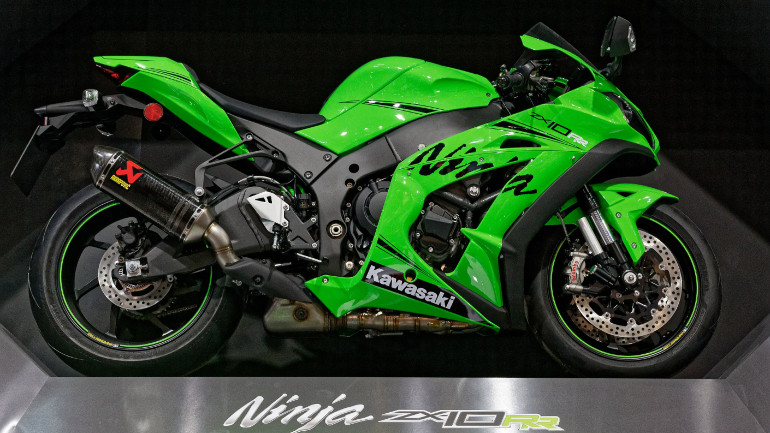 Η ναυαρχίδα της Kawasaki στις σπορ μοτοσικλέτες είναι η Ninja ZX-10RR.