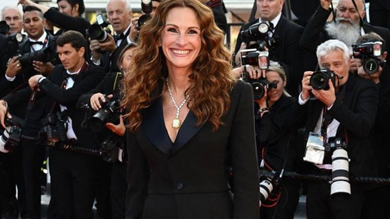 Julia Roberts: Η εμφάνιση στις Κάννες με διαμαντένιο κολιέ 100 καρατίων
