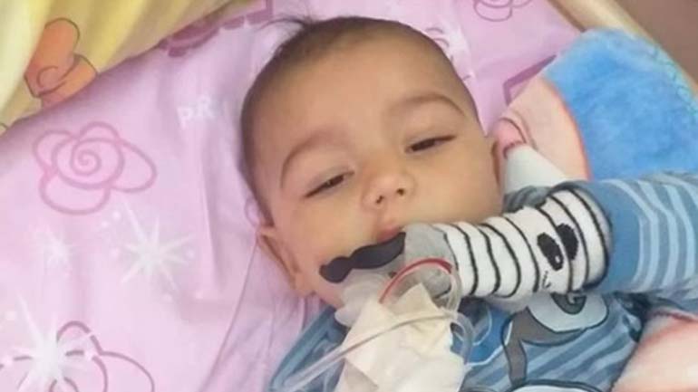 Λάρισα: Δραματική έκκληση γονέων για το βρέφος τους – Επείγουσα η επέμβαση για την καρδιά του