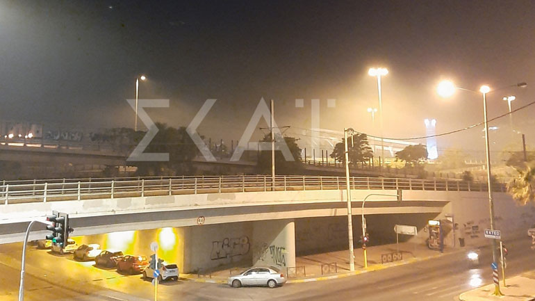 Φωτιά σε παλέτες κοντά στο ΣΕΦ