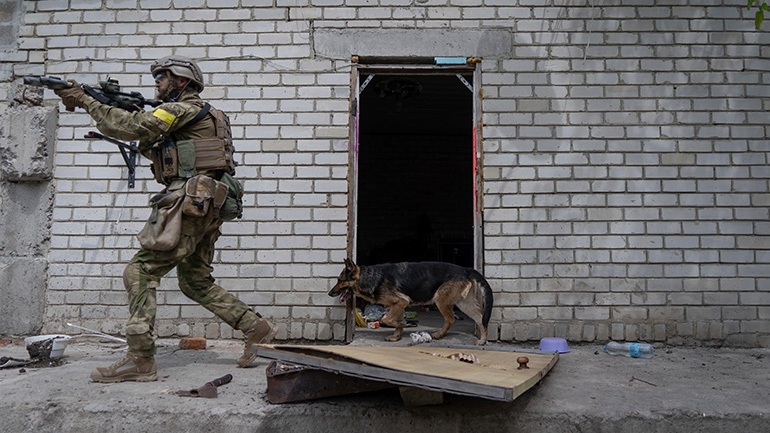 Οι ρωσικές δυνάμεις στοχεύουν να καταλάβουν άμεσα το Σεβεροντονέτσκ και το Λισίτσανσκ