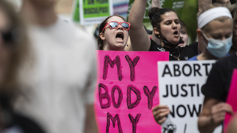 Οκλαχόμα: Ο κυβερνήτης υπέγραψε  νόμο που απαγορεύει την άμβλωση από τη σύλληψη