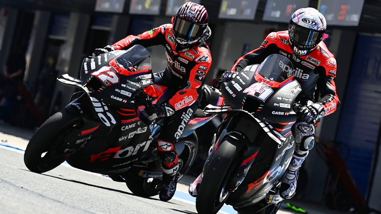 Η Aprilia δείχνει πρώτη τα χαρτιά της στο MotoGP