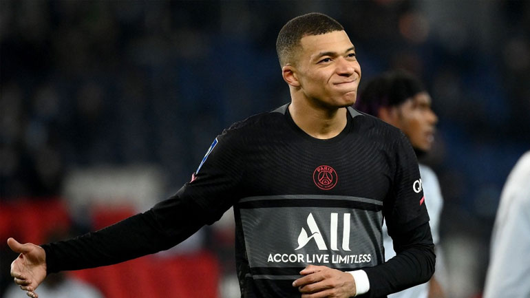 Τότι: «Ήταν απόφαση καρδιάς η παραμονή του Μπαπέ στην Παρί»