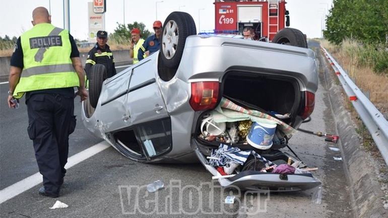 Όχημα «τούμπαρε» στην Εθνική Οδό – Τραυματίστηκε ο οδηγός