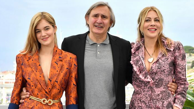 Άρωμα Ελλάδας στις Κάννες: Η Σμαράγδα Καρύδη και οι συμπρωταγωνιστές της στο «Dodo» έκλεψαν τις εντυπώσεις
