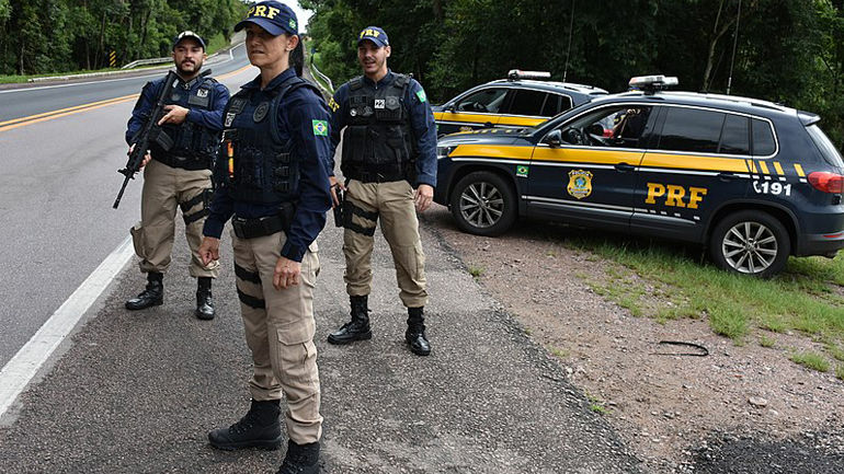 Βραζιλία: Σοκ από τον θάνατο άνδρα που αστυνομικοί έκλεισαν σε πορτ-μπαγκάζ περιπολικού μαζί με καπνογόνο