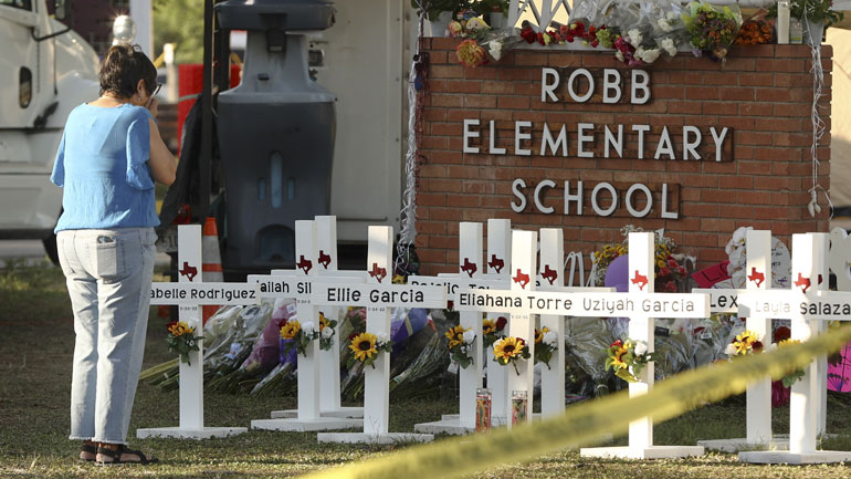 Τέξας: Ειρηνοδίκης περιγράφει το σκηνικό της φρίκης και το μακάβριο έργο της αναγνώρισης των θυμάτων