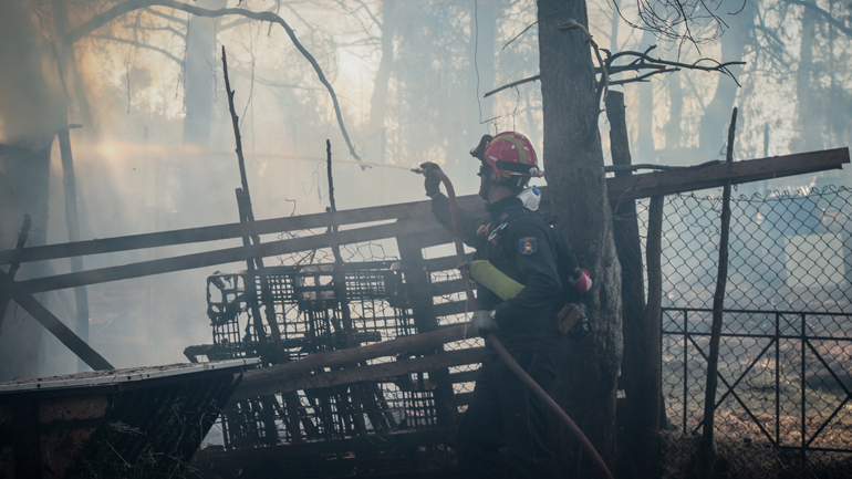 Στρατός και δασοκομάντος στη μάχη κατά των πυρκαγιών