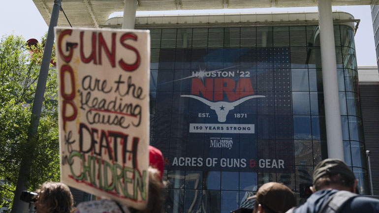 Τέξας: Διαδηλωτές έξω από τον χώρο του συνεδρίου της NRA στο Χιούστον