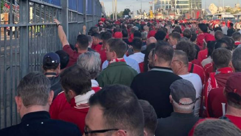Μετ’ εμποδίων η είσοδος των οπαδών της Λίβερπουλ στο γήπεδο!